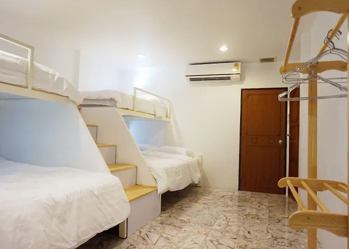 Boon Street Hostel *
